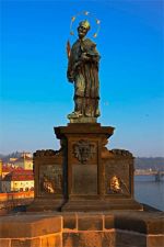 Socha sv. Jana Nepomuckého na Karlově mostě | Muzeum Karlova mostu